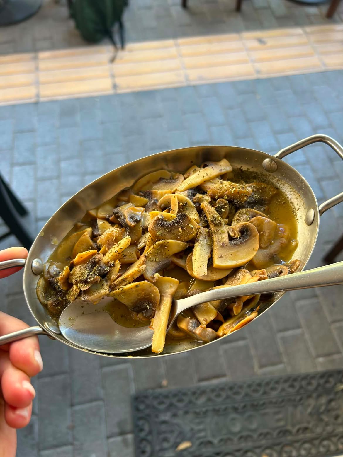 Μανιτάρια σαγανάκι